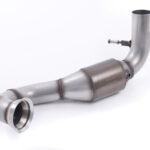 Milltek Large Bore Downpipe und Hi-Flow Sports Cat SSXMZ116 Mercedes-Benz CLA-Class
