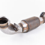 Milltek Large Bore Downpipe und Hi-Flow Sports Cat SSXPE101 Peugeot 208
