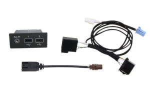 Komplettset Multimedia USB Buchse bei Nachrüstung Media Connect für Smart Fortwo/Forfour 453